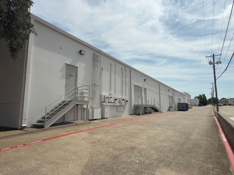 More Photos Of 3330 Earhart Dr, Carrollton Unknown For Lease
