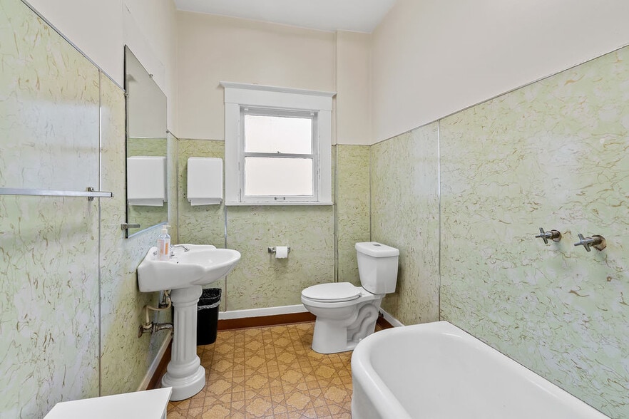 More Photos Of 1313 College Ave, Santa Rosa Office For Sale