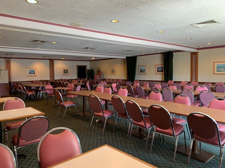 More Photos Of 3476 Massillon Rd, Akron Restaurant For Sale
