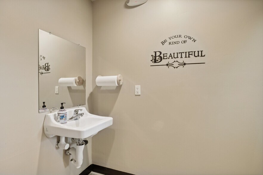 More Photos Of 11111 N Scottsdale Rd, Scottsdale Office For Sale