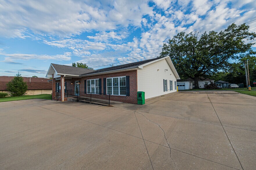More Photos Of 2419 Broadway St, Mount Vernon Office For Sale