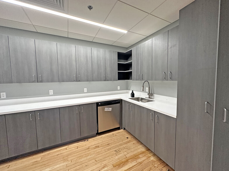 More Photos Of 89 Ionia Ave NW, Grand Rapids Office For Lease