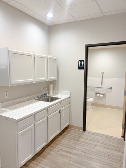 More Photos Of 34406 N 27th Dr, Phoenix Medical For Lease