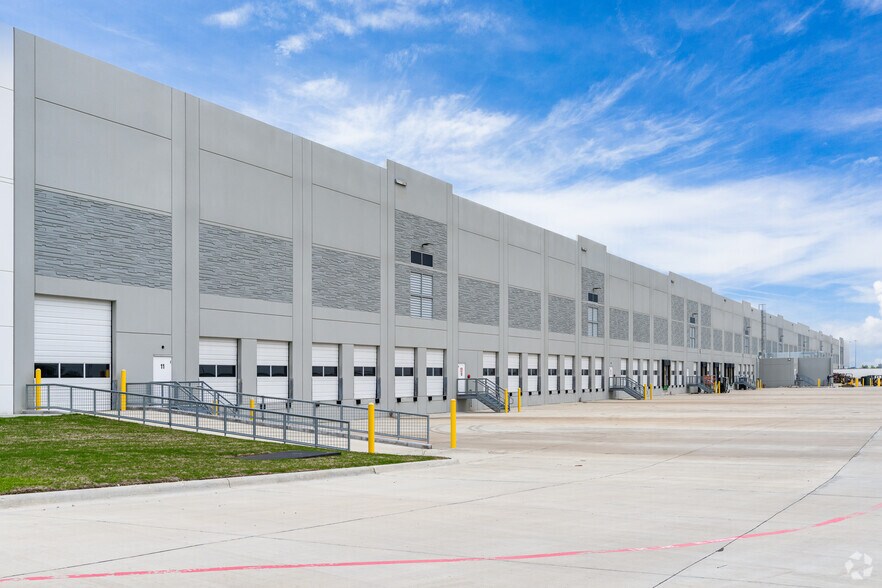 More Photos Of 2900 N State Highway 161, Irving Unknown For Lease