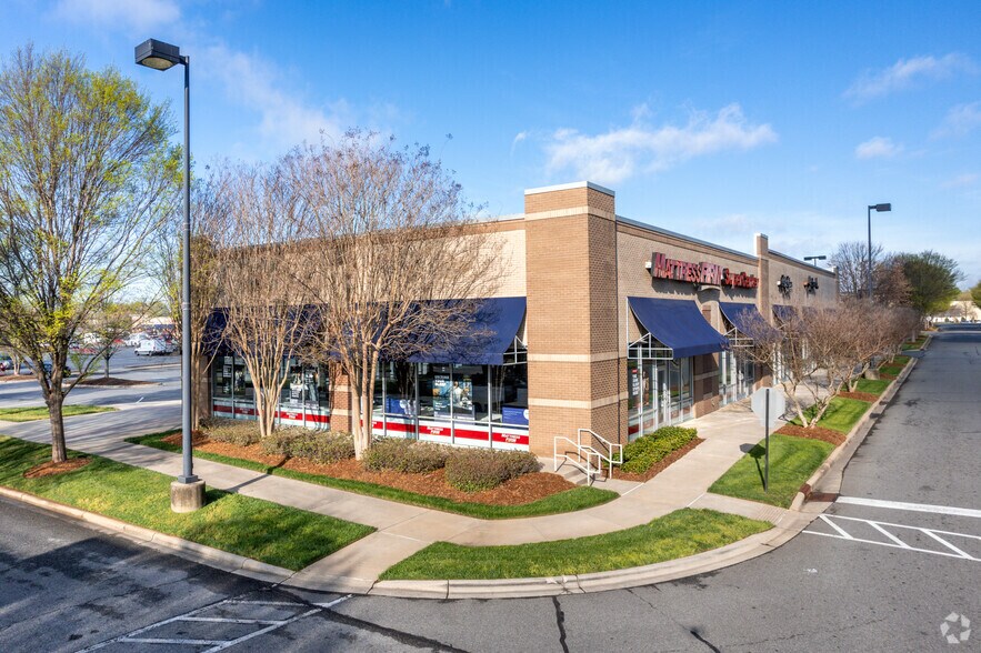 More Photos Of 6110-6130 Bayfield Pky, Concord Unknown For Lease