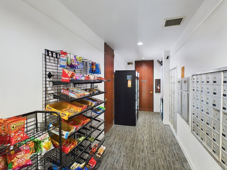 More Photos Of 2350 Airport Fwy, Bedford Office For Lease