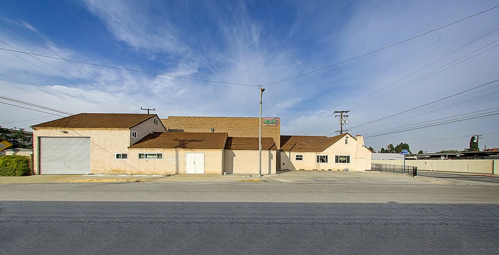 More Photos Of 17303 Roseton Ave, Artesia Warehouse For Lease