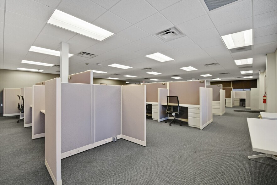 More Photos Of 9512 Sunbeam Center Dr, Jacksonville Office For Lease