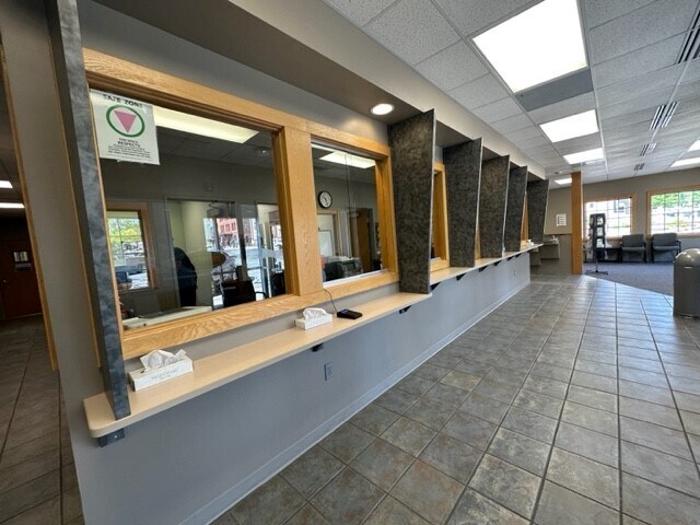 More Photos Of 119 W Market St, Columbia City Office For Lease