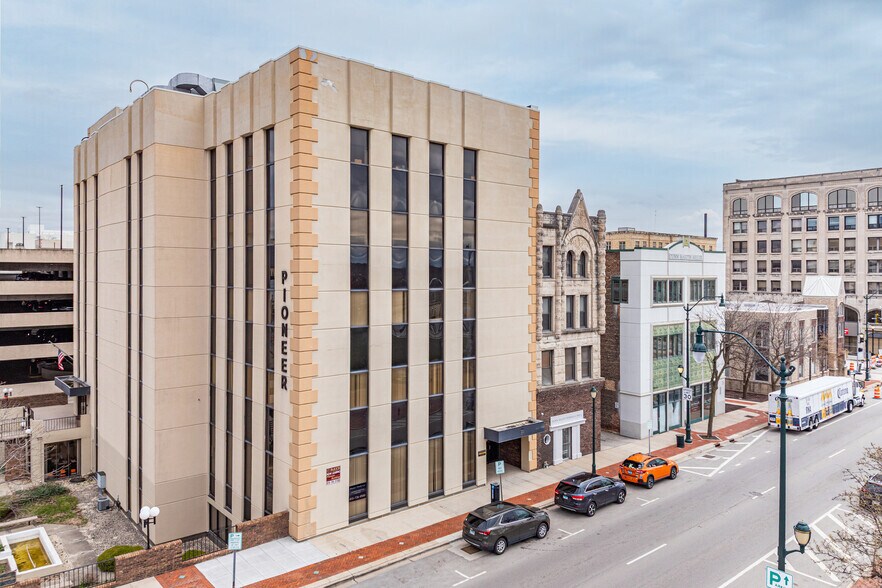 Primary Photo Of 23 W Jefferson St, Joliet Office For Sale