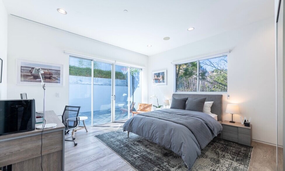 More Photos Of 12148 Travis St, Los Angeles Healthcare For Lease