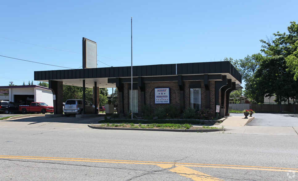 Primary Photo Of 218 S Kansas Ave, Olathe Freestanding For Lease