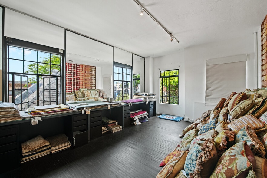 More Photos Of 666 N Robertson Blvd, West Hollywood Loft Creative Space For Sale
