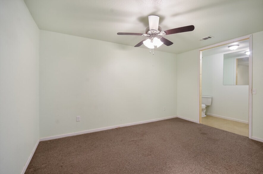 More Photos Of 15014 Iowa St, Austin Office Residential For Sale