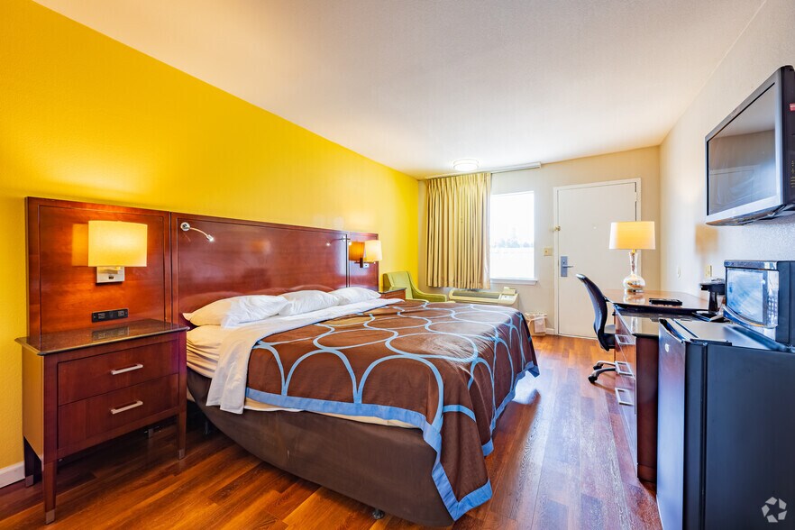 More Photos Of 7404 S May Ave, Oklahoma City Hotel For Sale