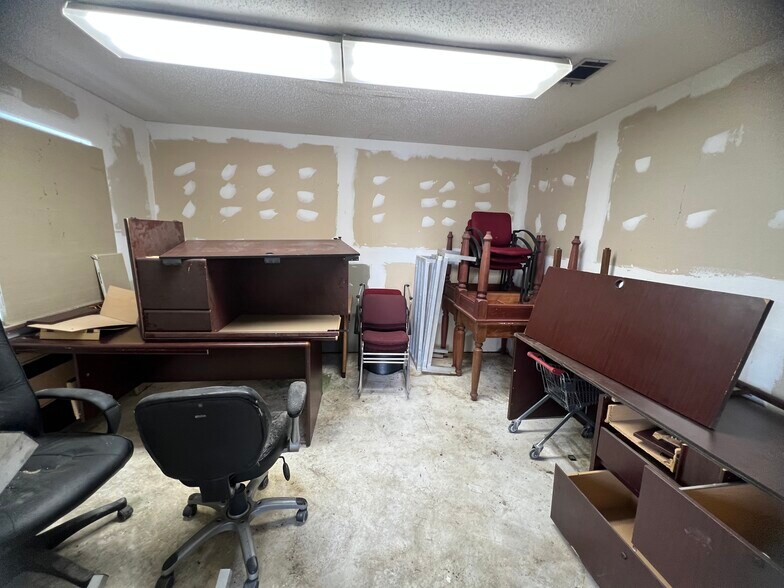 More Photos Of 3887 E US-90 Hwy, Lake City Warehouse For Sale