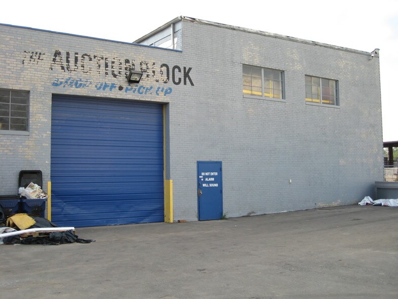 More Photos Of 12600-12660 Greenfield Rd, Detroit Warehouse For Sale