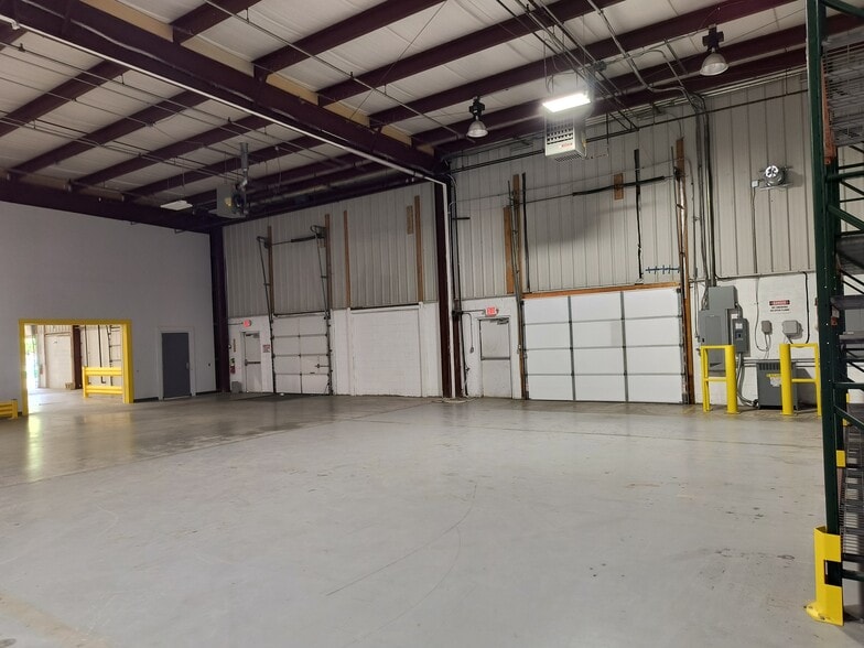 More Photos Of 5060 Ritter Rd, Mechanicsburg Flex For Lease