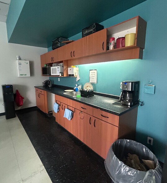 More Photos Of 1289 Mountain Av, Winnipeg Industrial For Sale