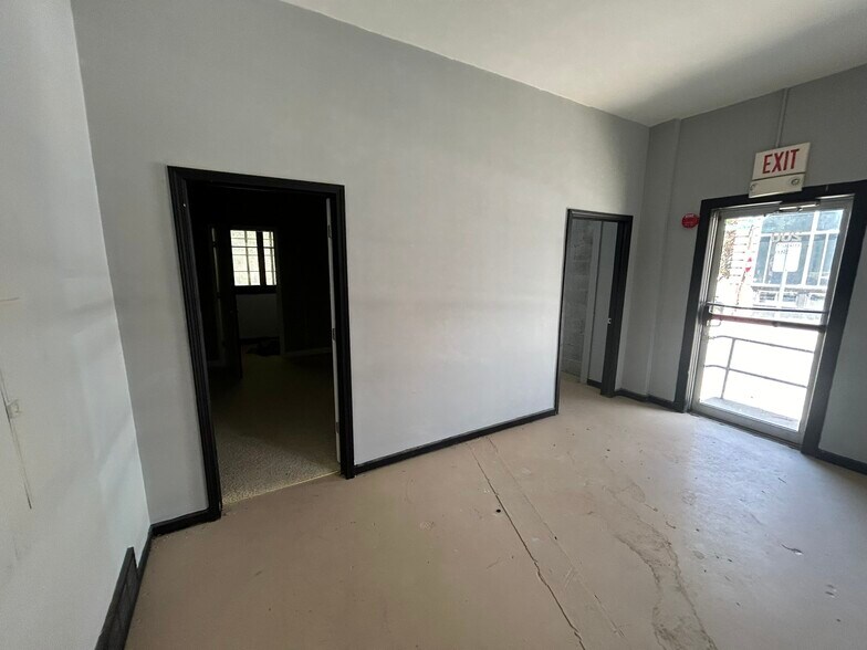 More Photos Of 200 Wyandotte St, Kansas City Storefront Retail Office For Sale