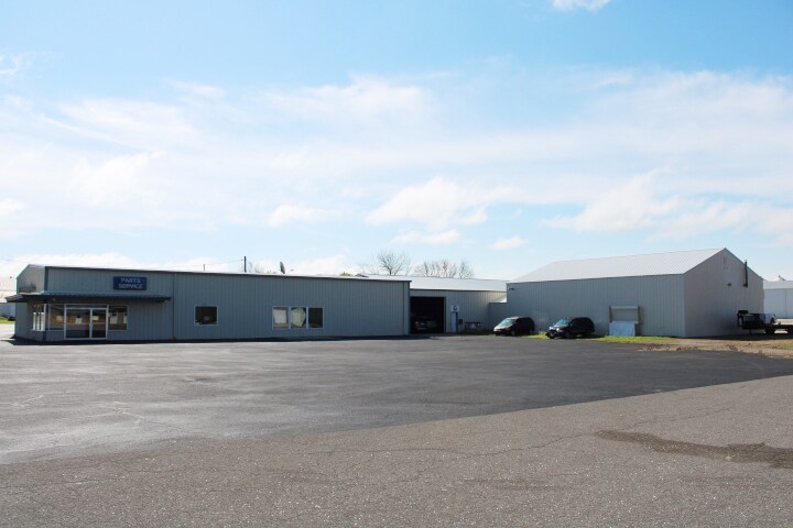 Primary Photo Of 1304 Central Ave E, Clarion Showroom For Sale