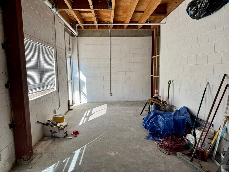 More Photos Of 305 Old County Rd, San Carlos Warehouse For Lease