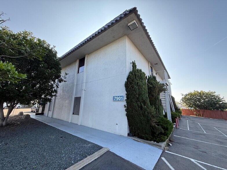 More Photos Of 7979-7989 Vickers St, San Diego Flex For Lease
