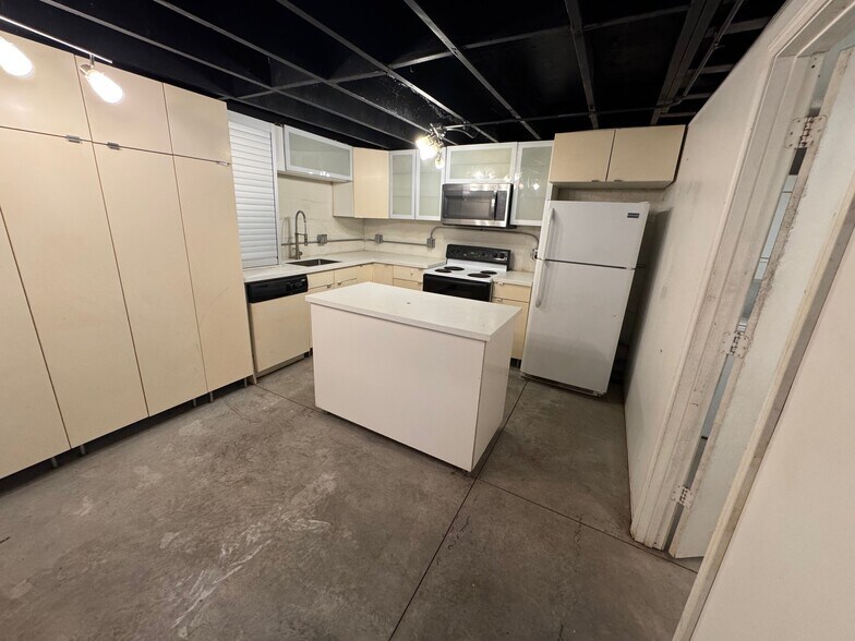 More Photos Of 4500-4508 E 27th St, Kansas City Service For Lease