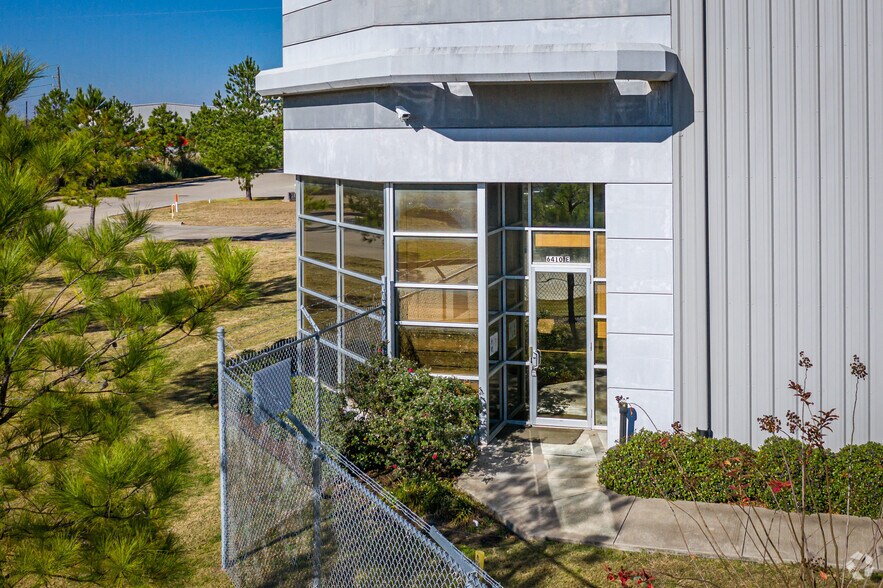 More Photos Of 6410 Langfield Rd, Houston Manufacturing For Lease