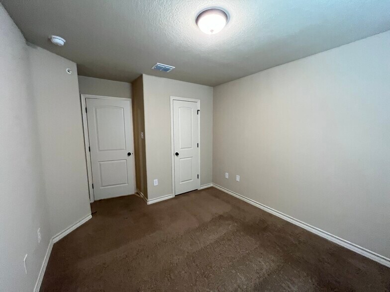 More Photos Of 13903 Annas Way, San Antonio Apartments For Sale