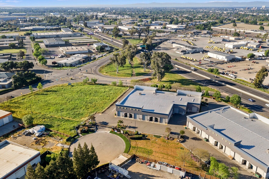 More Photos Of 4063 E. Calloway Court, Stockton Showroom For Lease