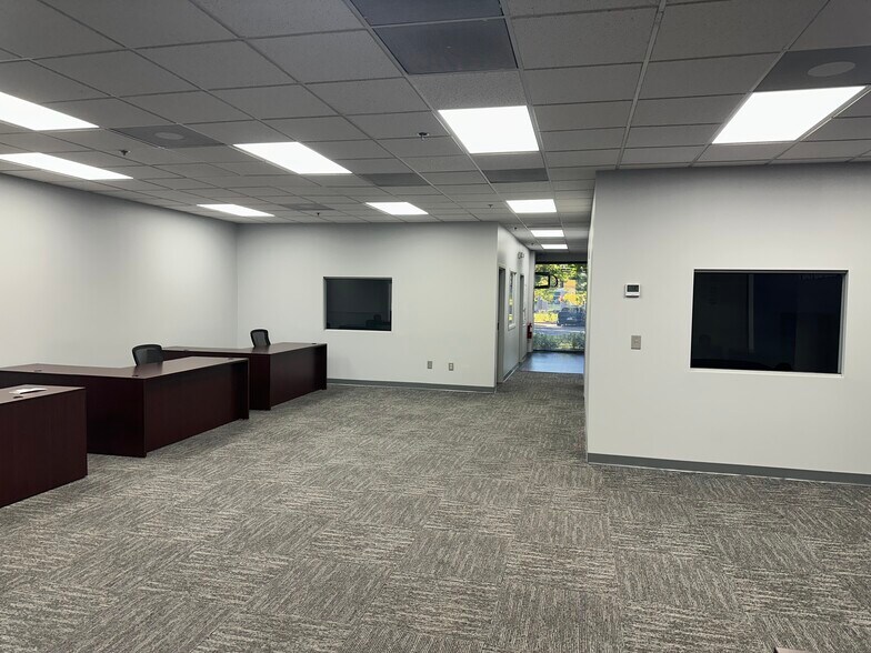 More Photos Of 10500 University Center Dr, Tampa Light Distribution For Lease