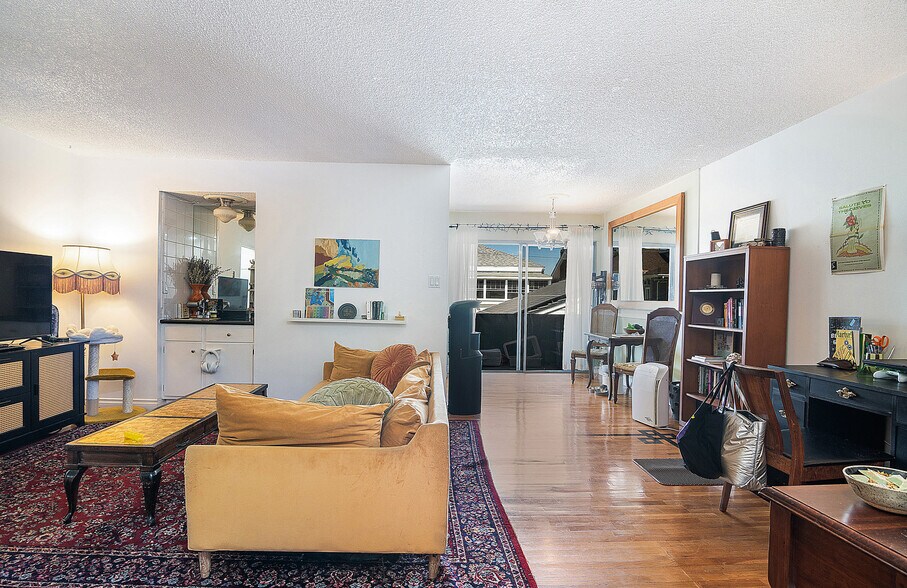 More Photos Of 439 S Hobart Blvd, Los Angeles Apartments For Sale