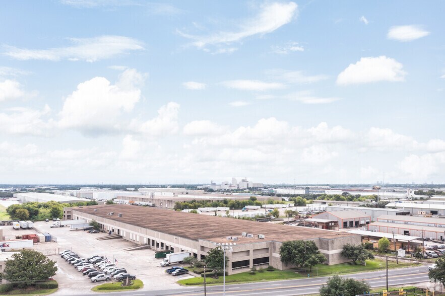 More Photos Of 245 Mccarty Rd, Houston Unknown For Lease