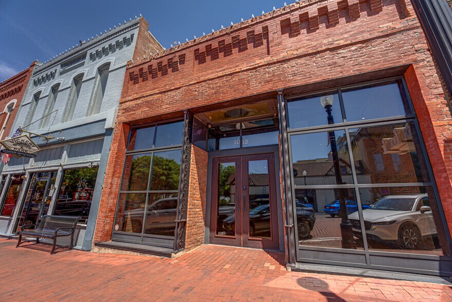 Primary Photo Of 1013 E 15th St, Plano Storefront For Sale