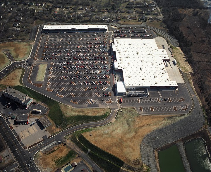 More Photos Of 3450 Cummings Hwy, Chattanooga Unknown For Lease