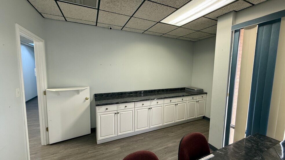 More Photos Of 1941 E 37th St, Odessa Office For Sale