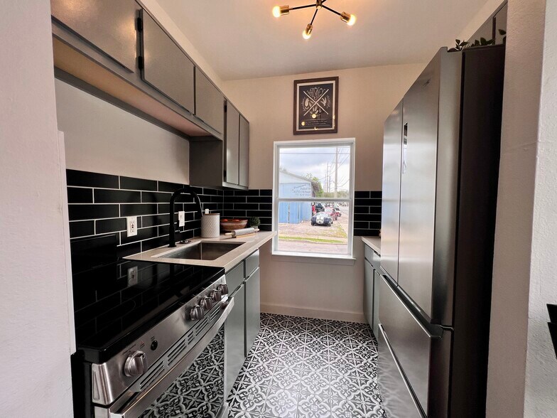 More Photos Of 415 Fairview St, Houston Apartments For Sale