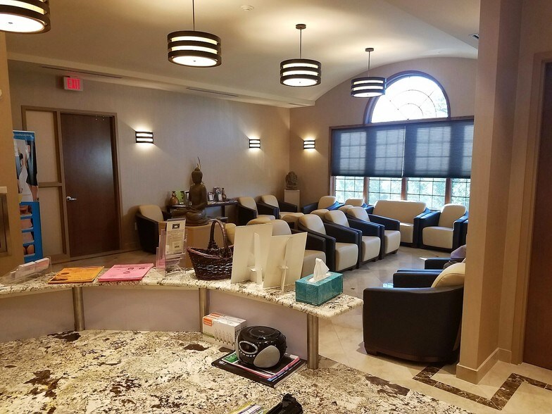 More Photos Of 120 Batson Ct, New Lenox Office For Lease