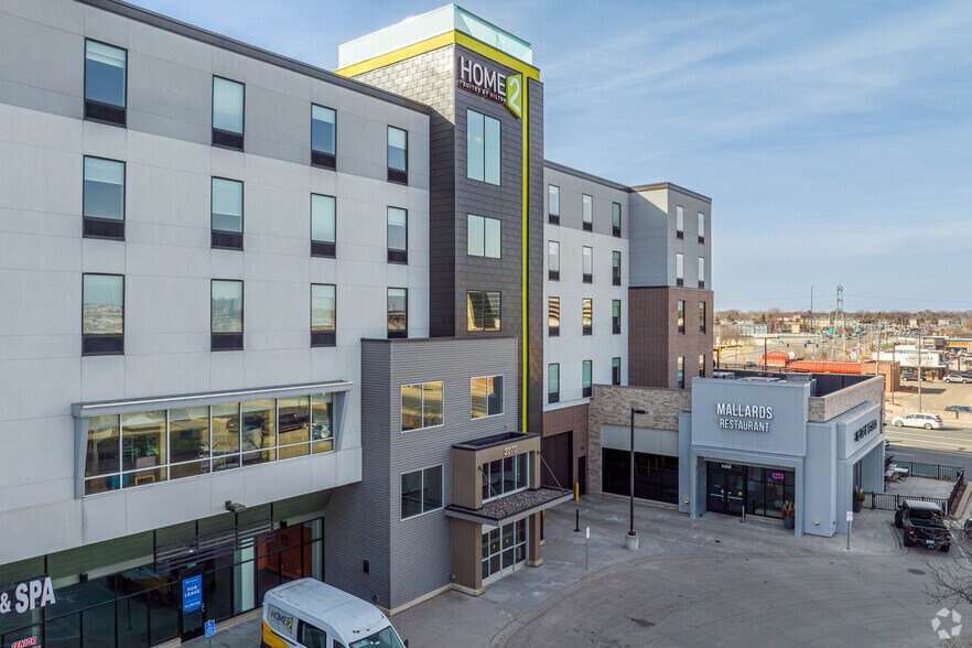 More Photos Of 2100 W 80 1/2 St, Bloomington Freestanding For Lease
