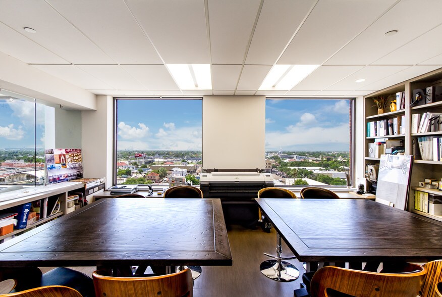 More Photos Of 600 San Bernardo Ave, Laredo Unknown For Lease