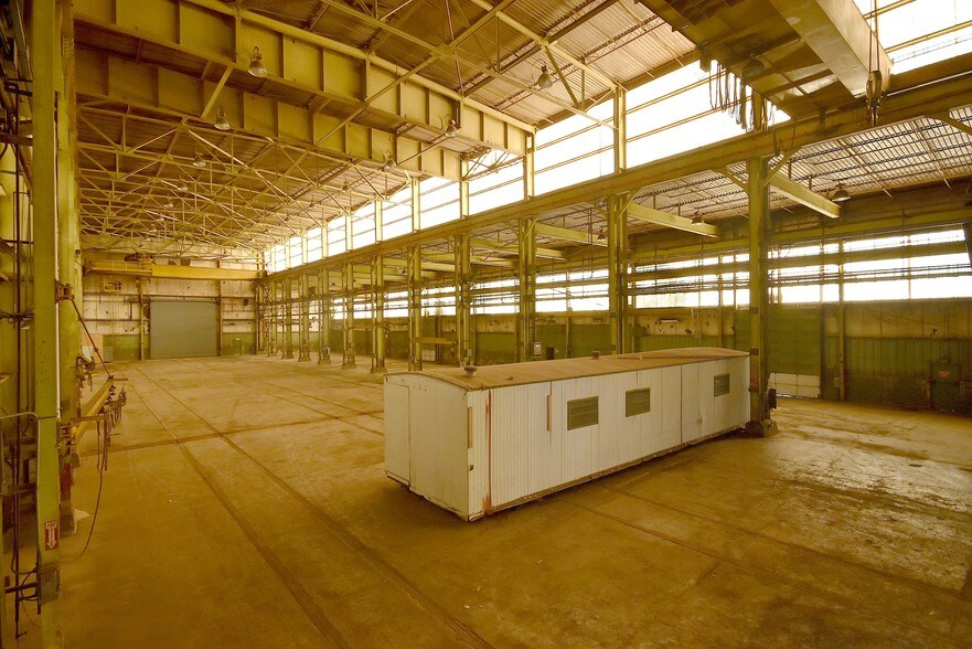 More Photos Of 420 Woodruff Rd, Joliet Warehouse For Lease