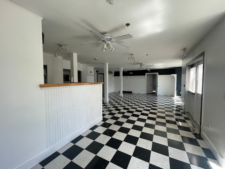 More Photos Of 309 Shore Rd, Ogunquit Storefront Retail Office For Lease