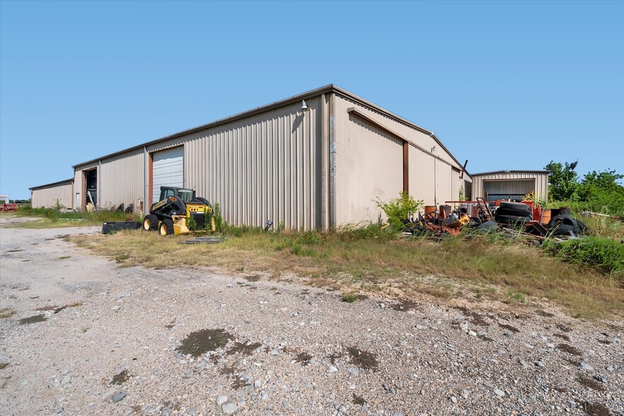More Photos Of 3151 Int 45 E hwy, Corsicana Warehouse For Sale