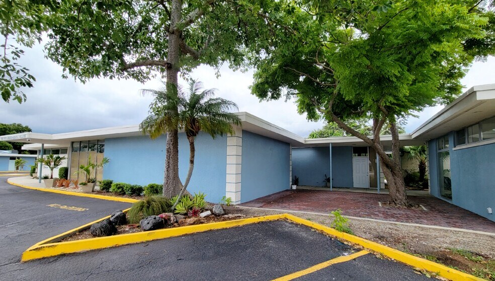 More Photos Of 4100-4158 5th Ave N, Saint Petersburg Coworking Space