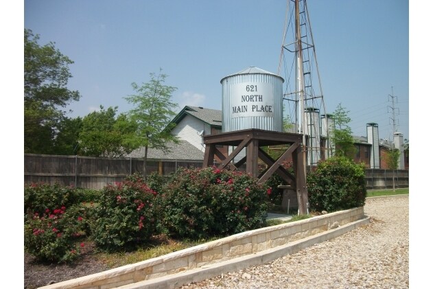 More Photos Of 621 N Main St, Grapevine Office For Sale