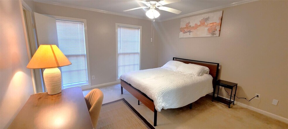 More Photos Of 1111 Autrey St, Houston Apartments For Sale