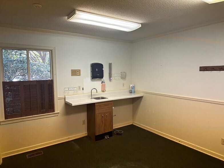 More Photos Of 115 W Park Ave, Valdosta Specialty For Sale