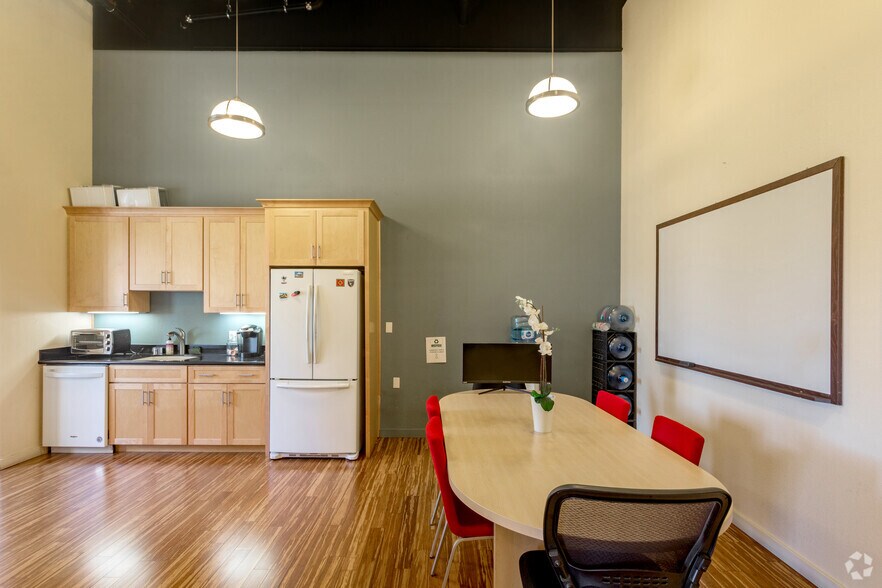 More Photos Of 521 Charcot Ave, San Jose Showroom For Lease