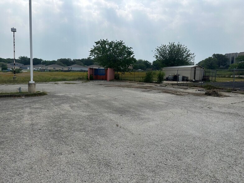More Photos Of 11430 Perrin Beitel Rd, San Antonio Freestanding For Lease